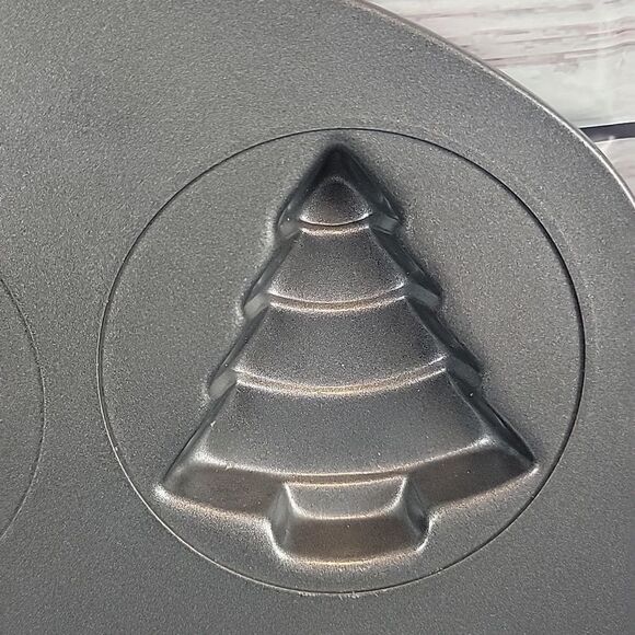 Wilton holiday themed cookie Halloween and Christmas pan Set of 2 - Picture 7 of 8